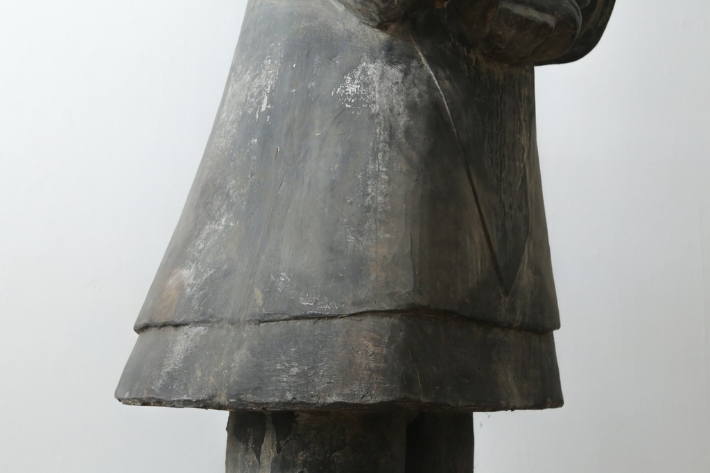 中国ヴィンテージ　特大!!　堂々とした立ち姿で威厳を感じさせる兵馬俑の像　(R-075812)