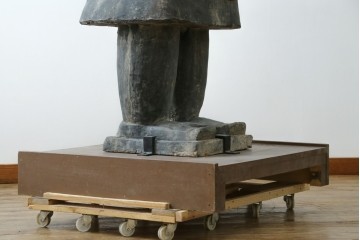 中国ヴィンテージ　特大!!　堂々とした立ち姿で威厳を感じさせる兵馬俑の像　(R-075812)