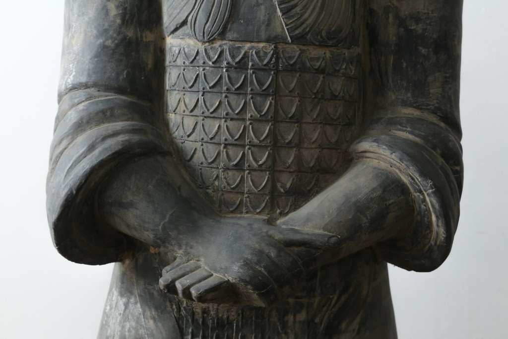 中国ヴィンテージ　特大!!　堂々とした立ち姿で威厳を感じさせる兵馬俑の像　(R-075812)