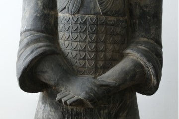 中国ヴィンテージ　特大!!　堂々とした立ち姿で威厳を感じさせる兵馬俑の像　(R-075812)