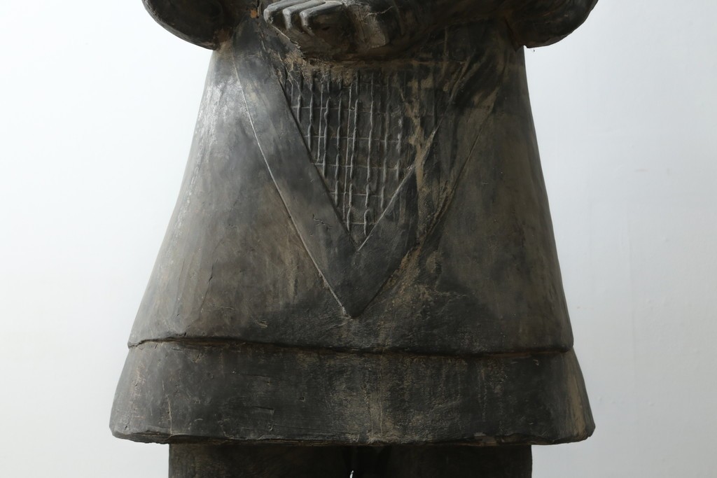 中国ヴィンテージ　特大!!　堂々とした立ち姿で威厳を感じさせる兵馬俑の像　(R-075812)