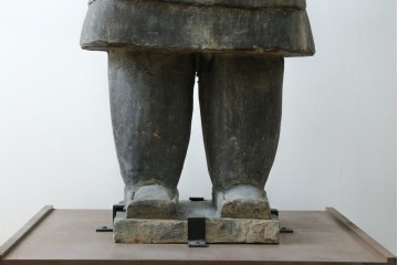 中国ヴィンテージ　特大!!　堂々とした立ち姿で威厳を感じさせる兵馬俑の像　(R-075812)