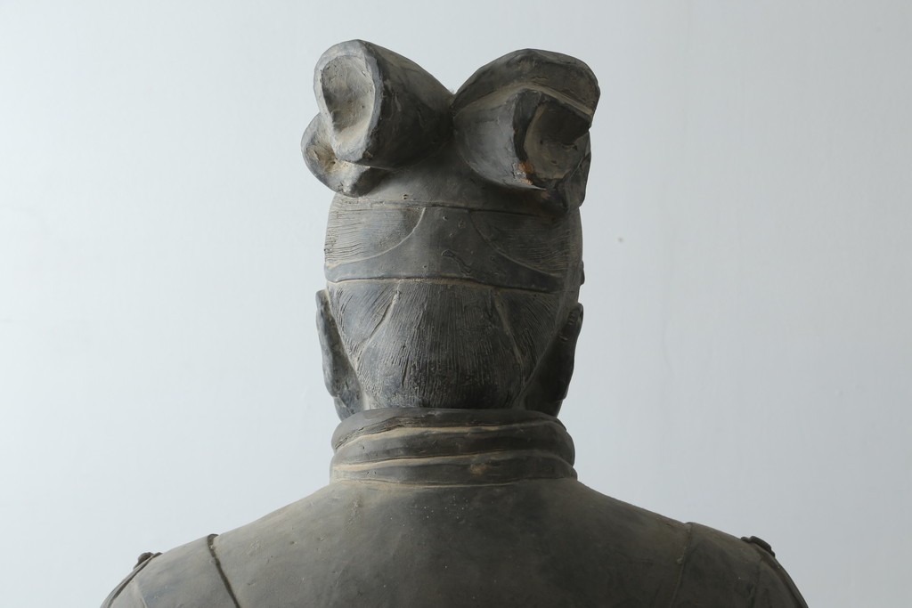 中国ヴィンテージ　特大!!　堂々とした立ち姿で威厳を感じさせる兵馬俑の像　(R-075812)