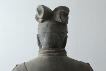 中国ヴィンテージ　特大!!　堂々とした立ち姿で威厳を感じさせる兵馬俑の像　(R-075812)