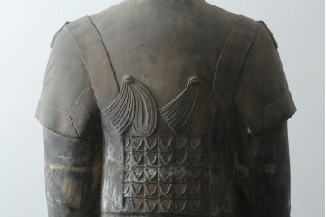 中国ヴィンテージ　特大!!　堂々とした立ち姿で威厳を感じさせる兵馬俑の像　(R-075812)