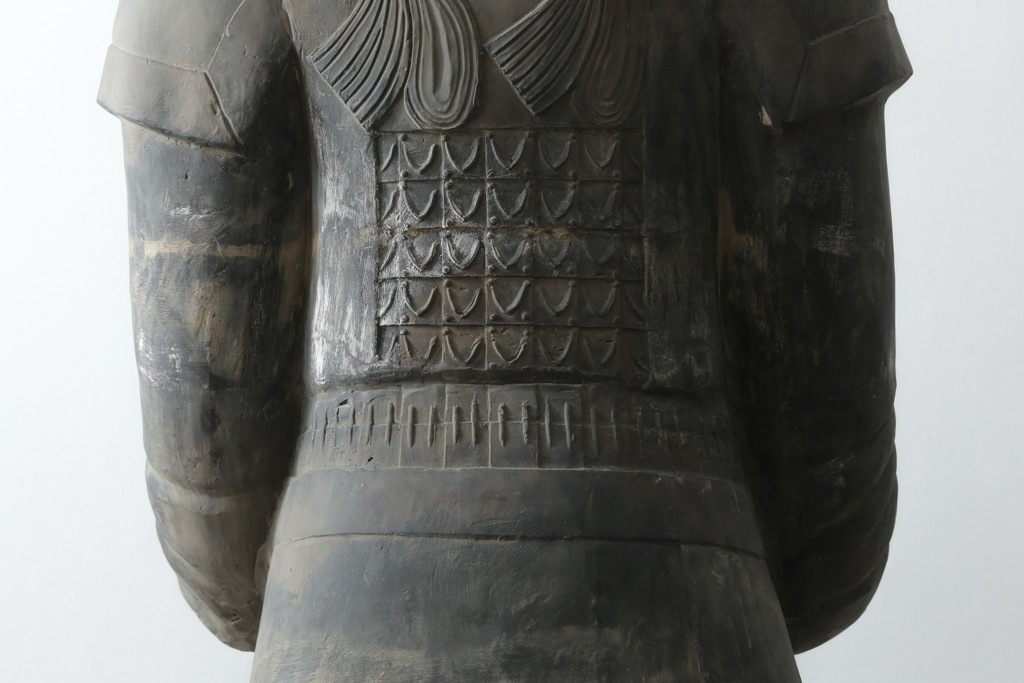 中国ヴィンテージ　特大!!　堂々とした立ち姿で威厳を感じさせる兵馬俑の像　(R-075812)