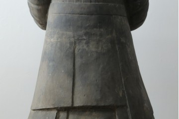 中国ヴィンテージ　特大!!　堂々とした立ち姿で威厳を感じさせる兵馬俑の像　(R-075812)