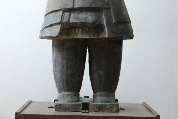 中国ヴィンテージ　特大!!　堂々とした立ち姿で威厳を感じさせる兵馬俑の像　(R-075812)