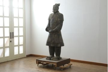 中国ビンテージ　特大!!  堂々とした立ち姿で威厳を感じさせる兵馬俑の象(焼物、オブジェ、将軍俑?、置物、ディスプレイ、店舗什器、ヴィンテージ)(R-075812)