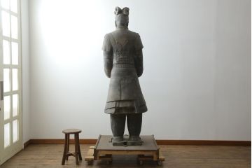中国ビンテージ　特大!!  堂々とした立ち姿で威厳を感じさせる兵馬俑の象(焼物、オブジェ、将軍俑?、置物、ディスプレイ、店舗什器、ヴィンテージ)(R-075812)