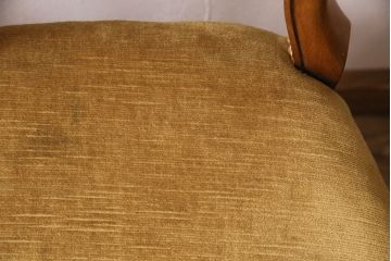イギリスアンティーク　ウォールナット材　繊細なレリーフが目を引くエレガントな佇まいのチェア(バルーンバックチェア、ダイニングチェア、椅子)(R-075817)