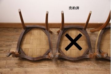 イギリスアンティーク　ウォールナット材　繊細なレリーフが目を引くエレガントな佇まいのチェア(バルーンバックチェア、ダイニングチェア、椅子)(R-075817)