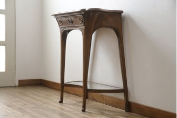中古　美品　イタリア高級家具　メデア(Medea)　クラシカルな佇まいと特徴あるデザインが素敵なサイドテーブル(コンソールテーブル、花台、飾り台)(定価約35万円)(R-075824)