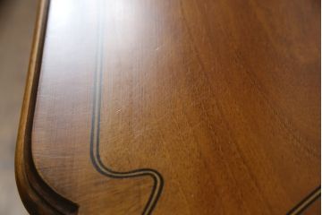 中古　美品　イタリア高級家具　メデア(Medea)　クラシカルな佇まいと特徴あるデザインが素敵なサイドテーブル(コンソールテーブル、花台、飾り台)(定価約35万円)(R-075824)