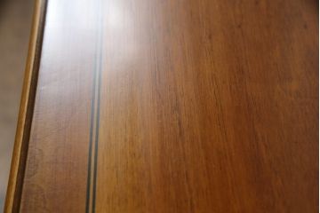 中古　美品　イタリア高級家具　メデア(Medea)　クラシカルな佇まいと特徴あるデザインが素敵なサイドテーブル(コンソールテーブル、花台、飾り台)(定価約35万円)(R-075824)