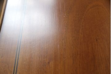 中古　美品　イタリア高級家具　メデア(Medea)　クラシカルな佇まいと特徴あるデザインが素敵なサイドテーブル(コンソールテーブル、花台、飾り台)(定価約35万円)(R-075824)