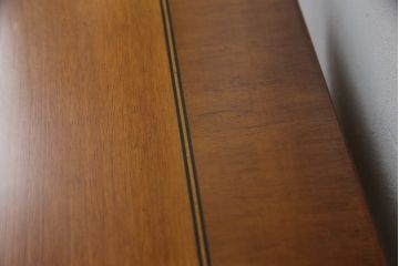 中古　美品　イタリア高級家具　メデア(Medea)　クラシカルな佇まいと特徴あるデザインが素敵なサイドテーブル(コンソールテーブル、花台、飾り台)(定価約35万円)(R-075824)