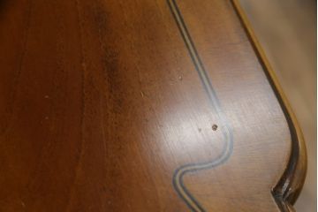 中古　美品　イタリア高級家具　メデア(Medea)　クラシカルな佇まいと特徴あるデザインが素敵なサイドテーブル(コンソールテーブル、花台、飾り台)(定価約35万円)(R-075824)
