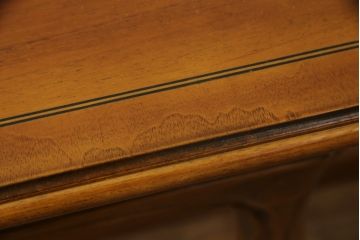 中古　美品　イタリア高級家具　メデア(Medea)　クラシカルな佇まいと特徴あるデザインが素敵なサイドテーブル(コンソールテーブル、花台、飾り台)(定価約35万円)(R-075824)