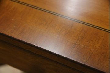 中古　美品　イタリア高級家具　メデア(Medea)　クラシカルな佇まいと特徴あるデザインが素敵なサイドテーブル(コンソールテーブル、花台、飾り台)(定価約35万円)(R-075824)