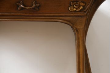 中古　美品　イタリア高級家具　メデア(Medea)　クラシカルな佇まいと特徴あるデザインが素敵なサイドテーブル(コンソールテーブル、花台、飾り台)(定価約35万円)(R-075824)
