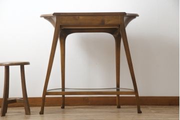中古　美品　イタリア高級家具　メデア(Medea)　クラシカルな佇まいと特徴あるデザインが素敵なサイドテーブル(コンソールテーブル、花台、飾り台)(定価約35万円)(R-075824)