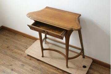 中古　イタリア高級家具　メデア(Medea)　クラシカルな佇まいと華やかな意匠が素敵なドレッサー(鏡台、化粧台、ミラー)(定価約55万円)(R-075825)