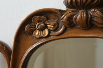 中古　イタリア高級家具　メデア(Medea)　クラシカルな佇まいと華やかな意匠が素敵なドレッサー(鏡台、化粧台、ミラー)(定価約55万円)(R-075825)