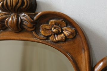 中古　イタリア高級家具　メデア(Medea)　クラシカルな佇まいと華やかな意匠が素敵なドレッサー(鏡台、化粧台、ミラー)(定価約55万円)(R-075825)