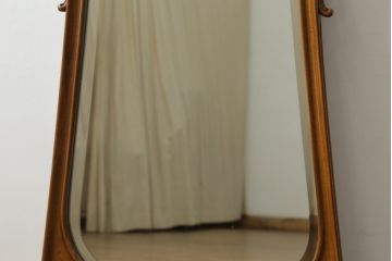 中古　イタリア高級家具　メデア(Medea)　クラシカルな佇まいと華やかな意匠が素敵なドレッサー(鏡台、化粧台、ミラー)(定価約55万円)(R-075825)