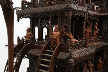 特大　唐木　木製　置いてあるだけで存在感がある!細かな所まで作りこまれた木製の船(隋?、皇帝、御座船?、将軍、オブジェ、置物、ディスプレイ、店舗什器)(R-075826)