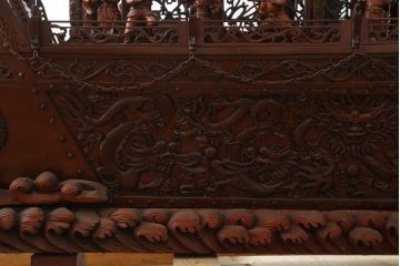 特大　唐木　木製　置いてあるだけで存在感がある!細かな所まで作りこまれた木製の船(隋?、皇帝、御座船?、将軍、オブジェ、置物、ディスプレイ、店舗什器)(R-075826)