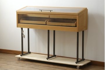中古　オーク材　スタイリッシュな佇まいが魅力的な照明付きショーケース(ガラスケース、収納ケース、飾り棚、陳列棚、店舗什器)(R-075828)