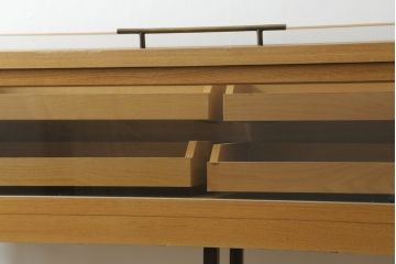 中古　オーク材　スタイリッシュな佇まいが魅力的な照明付きショーケース(ガラスケース、収納ケース、飾り棚、陳列棚、店舗什器)(R-075828)