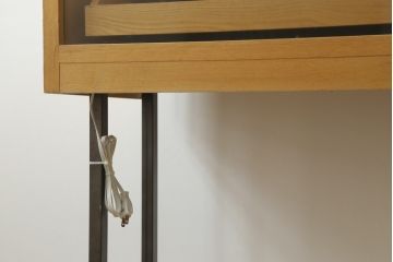 中古　オーク材　スタイリッシュな佇まいが魅力的な照明付きショーケース(ガラスケース、収納ケース、飾り棚、陳列棚、店舗什器)(R-075828)