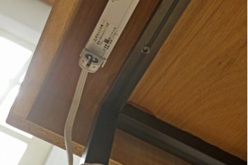 中古　オーク材　スタイリッシュな佇まいが魅力的な照明付きショーケース(ガラスケース、収納ケース、飾り棚、陳列棚、店舗什器)(R-075828)