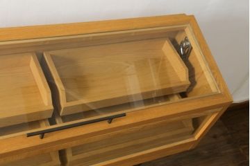 中古　オーク材　スタイリッシュな佇まいが魅力的な照明付きショーケース(ガラスケース、収納ケース、飾り棚、陳列棚、店舗什器)(R-075829)