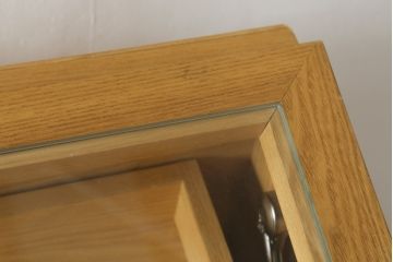 中古　オーク材　スタイリッシュな佇まいが魅力的な照明付きショーケース(ガラスケース、収納ケース、飾り棚、陳列棚、店舗什器)(R-075829)