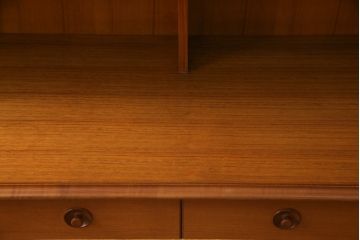 和製ビンテージ　国産　職人手造り　北欧デザイン　チーク材　ナチュラルテイストな空間におすすめのカップボード(食器棚、収納棚、戸棚、キャビネット、ヴィンテージ)(R-075830)