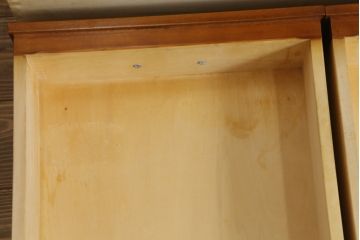 中古　美品　横浜クラシック家具　ダニエル(Daniel)　気品溢れる佇まいが美しいキャビネット(食器棚、収納棚、飾り棚、戸棚、カップボード)(R-075831)