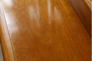 中古　美品　横浜クラシック家具　ダニエル(Daniel)　気品溢れる佇まいが美しいキャビネット(食器棚、収納棚、飾り棚、戸棚、カップボード)(R-075831)