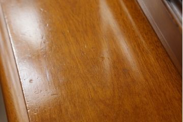 中古　美品　横浜クラシック家具　ダニエル(Daniel)　気品溢れる佇まいが美しいキャビネット(食器棚、収納棚、飾り棚、戸棚、カップボード)(R-075831)