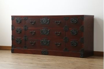 中古　美品　岩谷堂箪笥　深みのある色合いと重厚な金具が美しいサイドボード(和箪笥、収納たんす、整理タンス、サイドチェスト、引き出し)(R-075832)