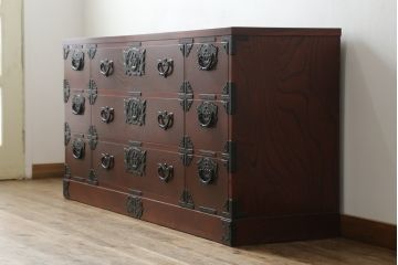 中古　美品　岩谷堂箪笥　深みのある色合いと重厚な金具が美しいサイドボード(和箪笥、収納たんす、整理タンス、サイドチェスト、引き出し)(R-075832)