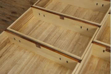 中古　美品　岩谷堂箪笥　深みのある色合いと重厚な金具が美しいサイドボード(和箪笥、収納たんす、整理タンス、サイドチェスト、引き出し)(R-075832)