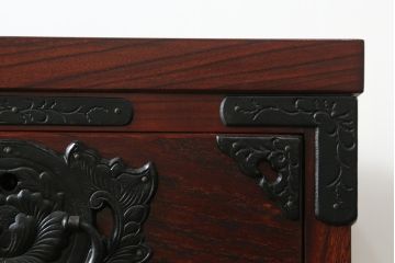 中古　美品　岩谷堂箪笥　深みのある色合いと重厚な金具が美しいサイドボード(和箪笥、収納たんす、整理タンス、サイドチェスト、引き出し)(R-075832)
