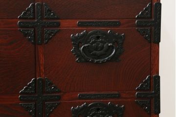 中古　美品　岩谷堂箪笥　深みのある色合いと重厚な金具が美しいサイドボード(和箪笥、収納たんす、整理タンス、サイドチェスト、引き出し)(R-075832)