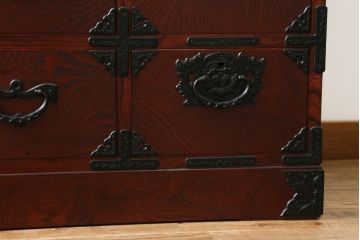 中古　美品　岩谷堂箪笥　深みのある色合いと重厚な金具が美しいサイドボード(和箪笥、収納たんす、整理タンス、サイドチェスト、引き出し)(R-075832)