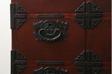 中古　美品　岩谷堂箪笥　深みのある色合いと重厚な金具が美しいサイドボード(和箪笥、収納たんす、整理タンス、サイドチェスト、引き出し)(R-075832)