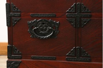中古　美品　岩谷堂箪笥　深みのある色合いと重厚な金具が美しいサイドボード(和箪笥、収納たんす、整理タンス、サイドチェスト、引き出し)(R-075832)